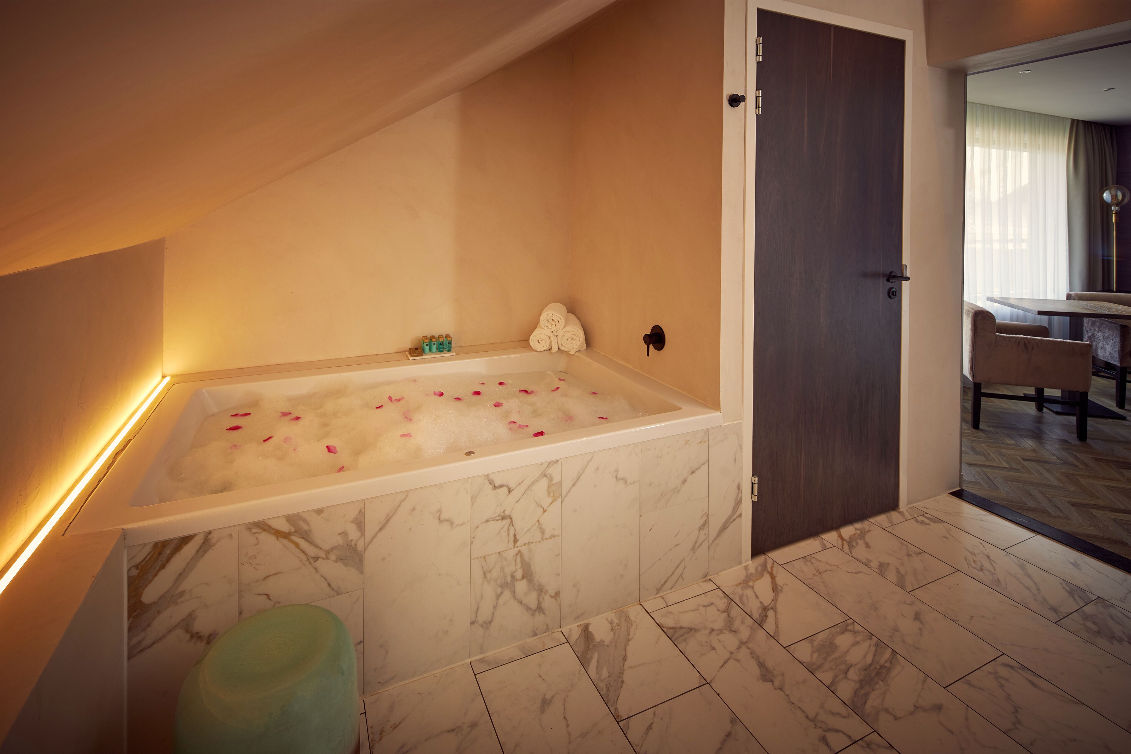 junior suite with whirlpool | bathroom | free toiletries, hair dryer, towels, soap