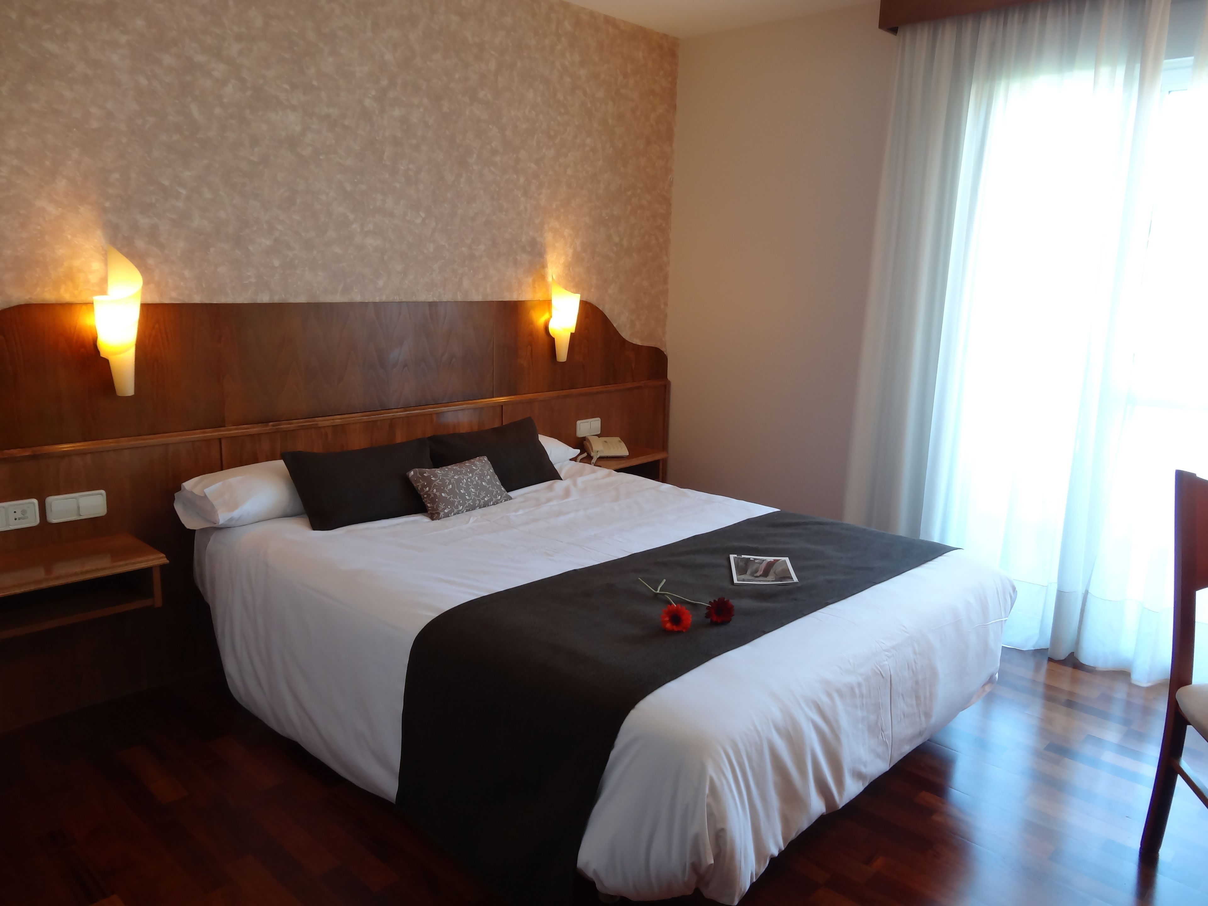 down duvets, desk, soundproofing, free wifi