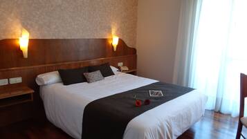 Down comforters, desk, soundproofing, free WiFi