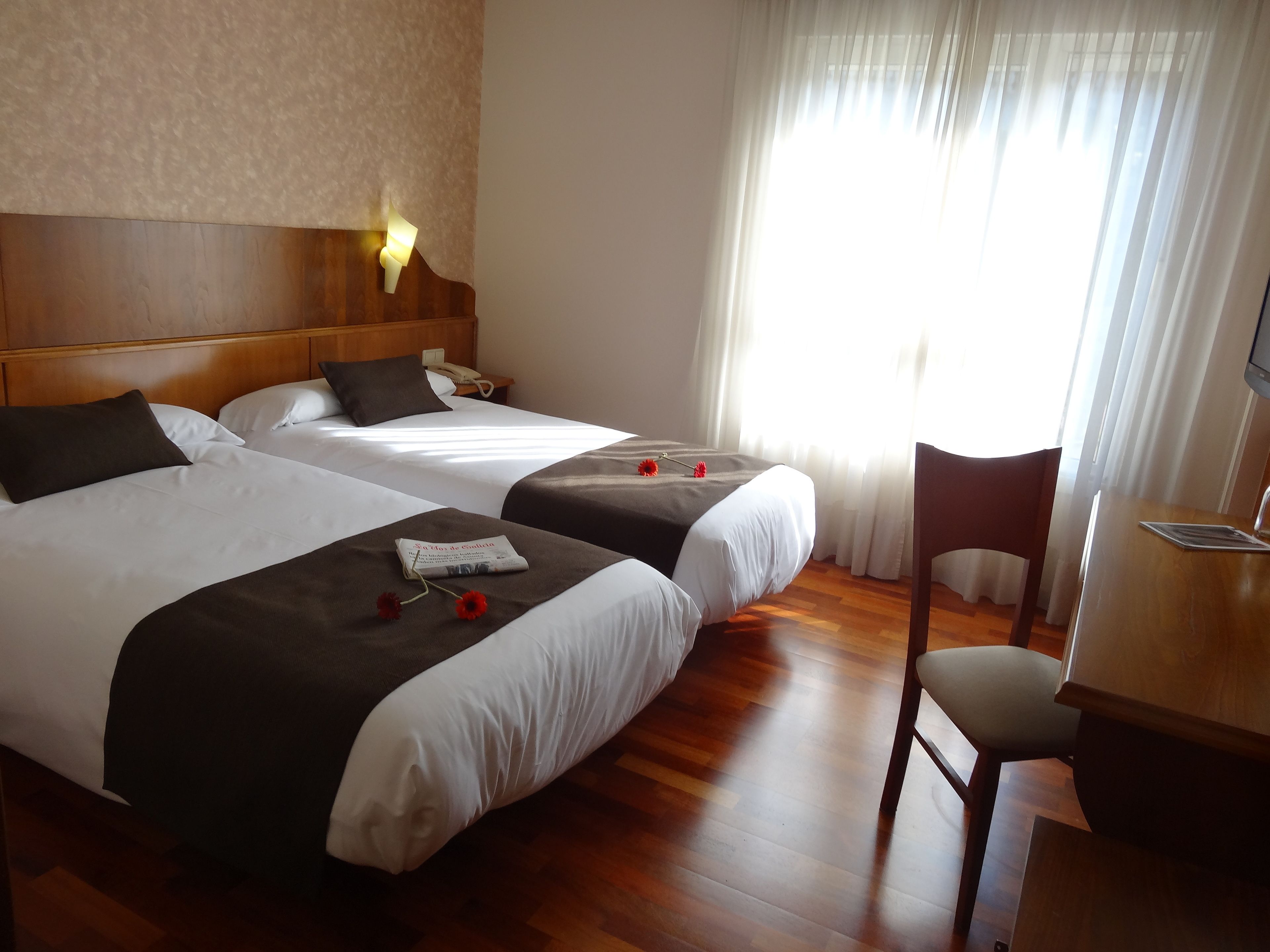 standard room | down duvets, desk, soundproofing, free wifi