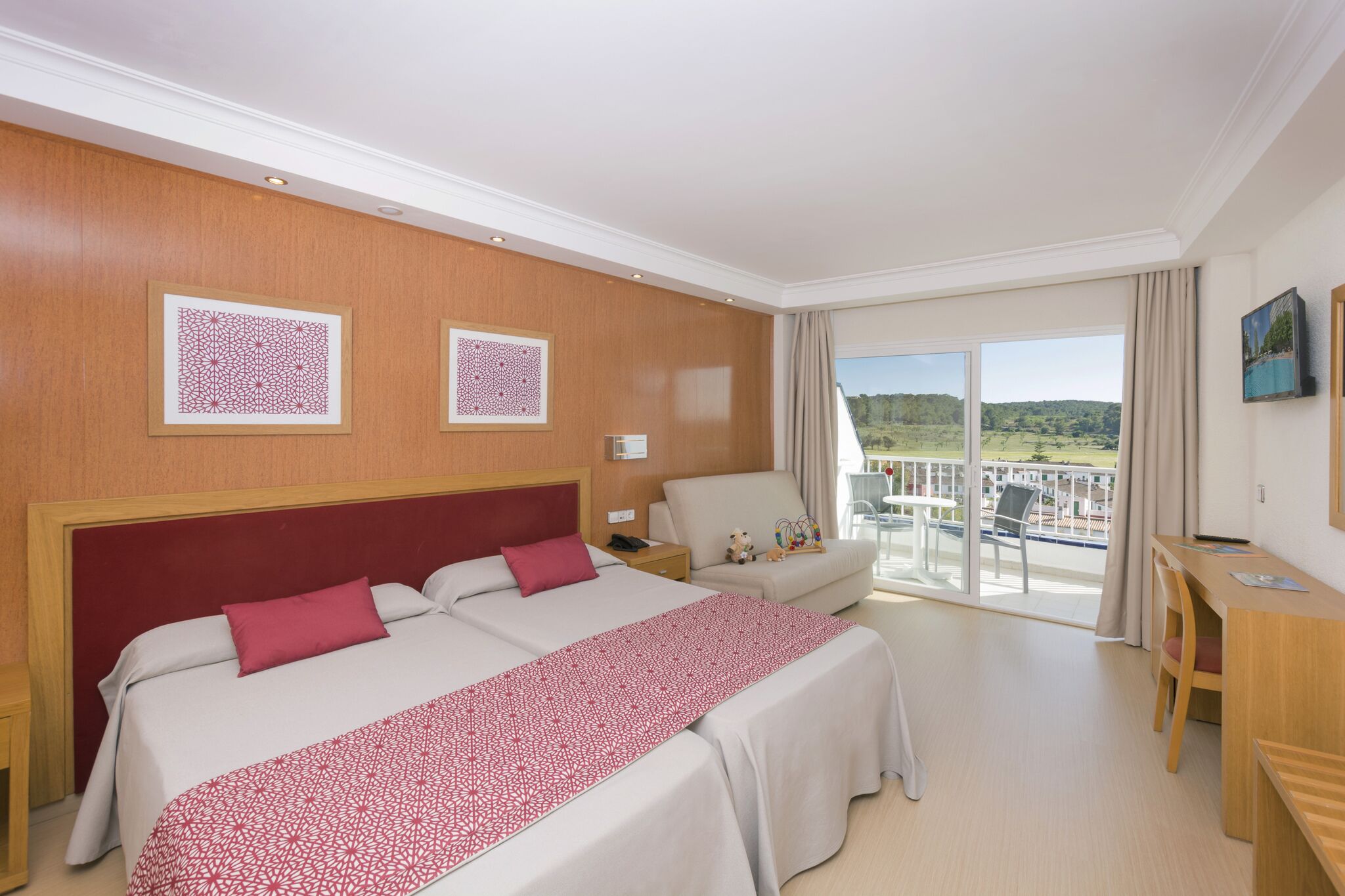 In-room safe, desk, WiFi (free), bed sheets