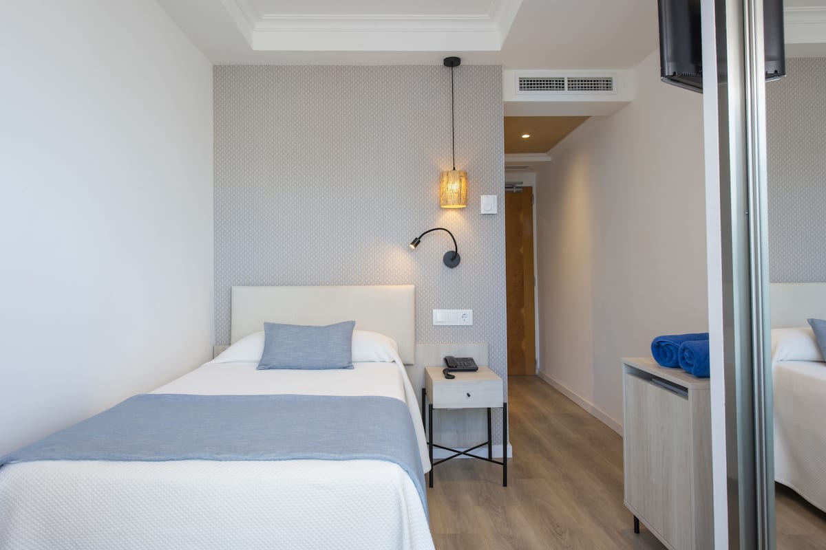 1 slaapkamer, een kluis op de kamer, een bureau, gratis wifi