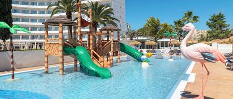 Outdoor pool, pool loungers
