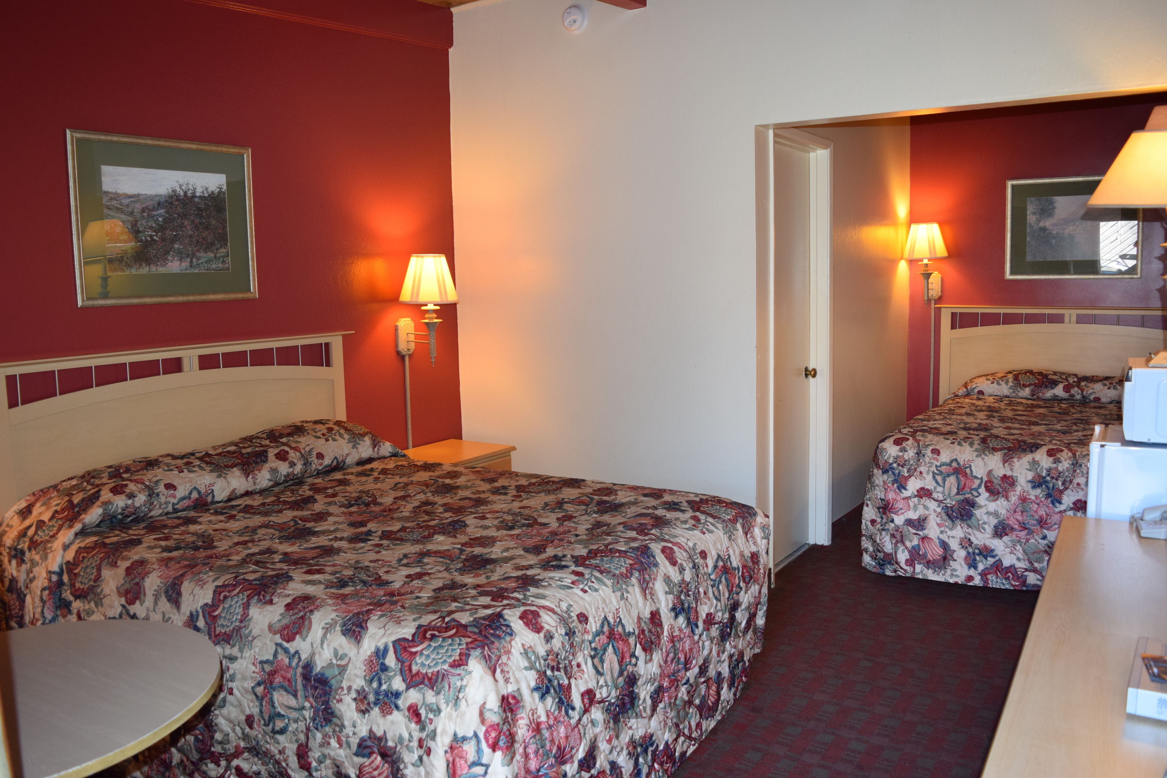 Chambre Double Standard, 2 lits doubles | Fer et planche à repasser, Wi-Fi gratuit, draps fournis