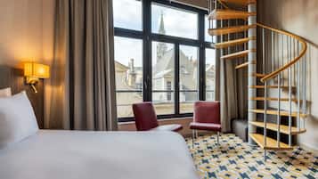 Toetasjes familieleilighet, mellometasje | Safe på rommet, skrivebord, lydisolert og strykejern/-brett