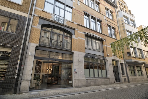 Alma Grand Place Hotel