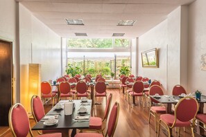 Frokostbuffé hver dag (EUR 14 per person)