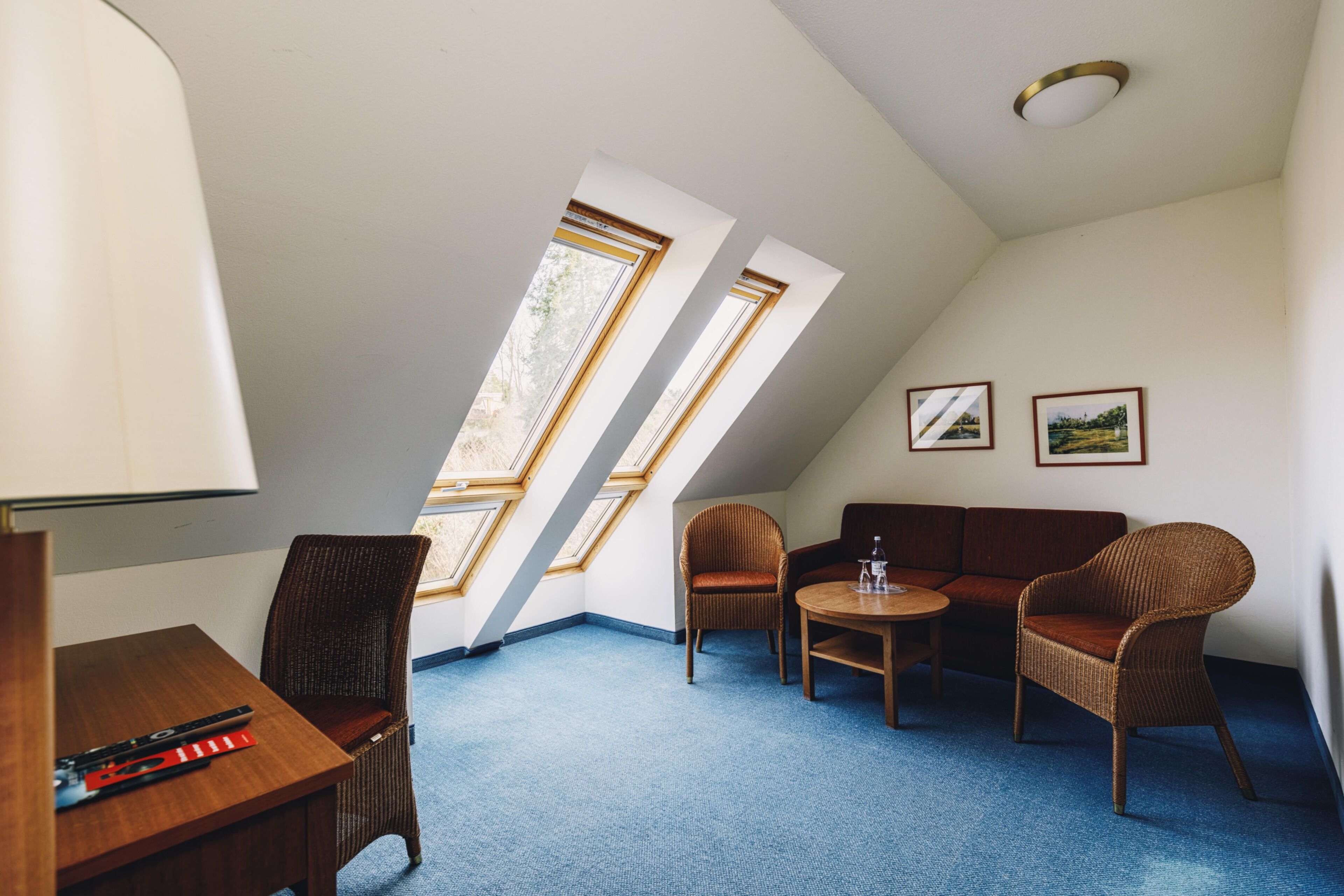 family room | living area | tv