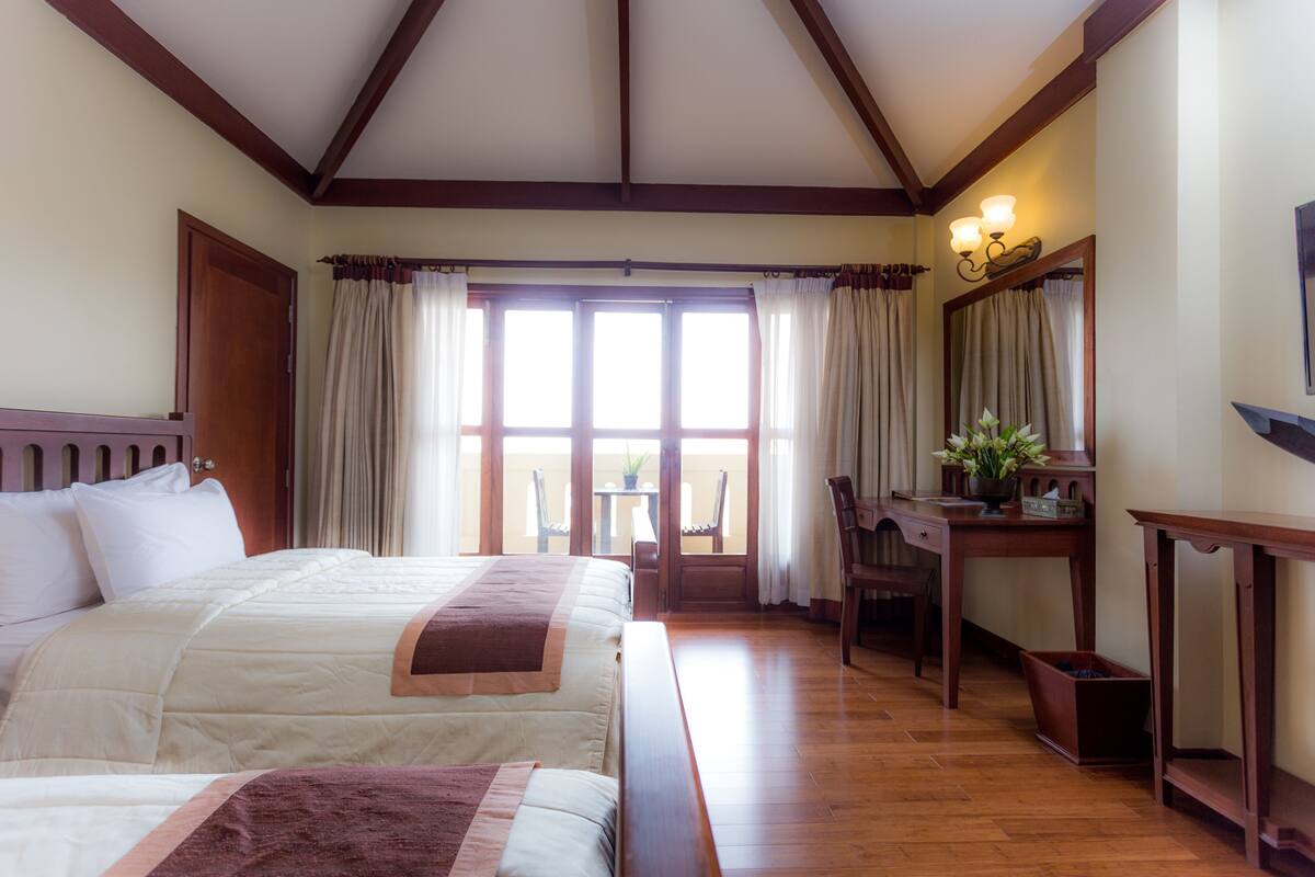 Premium bedding, Select Comfort beds, in-room safe, desk
