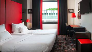 Deluxe Double or Twin Room | Hypo-allergenic bedding, minibar, in-room safe, desk