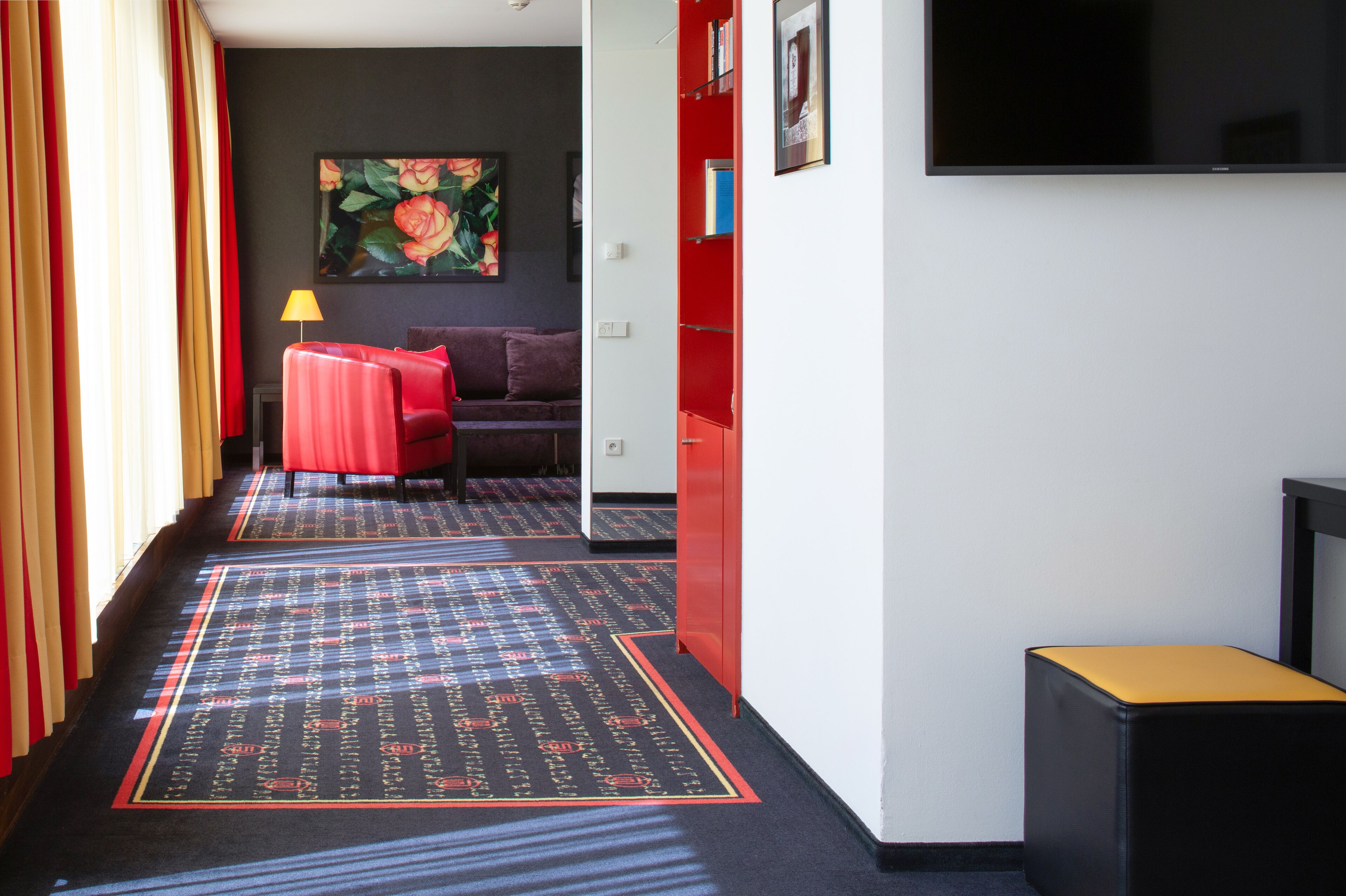 executive suite | hypo-allergenic bedding, minibar, in-room safe, desk