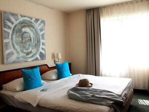 Minibar, alarm clocks - Princess Hotel (Plochingen)