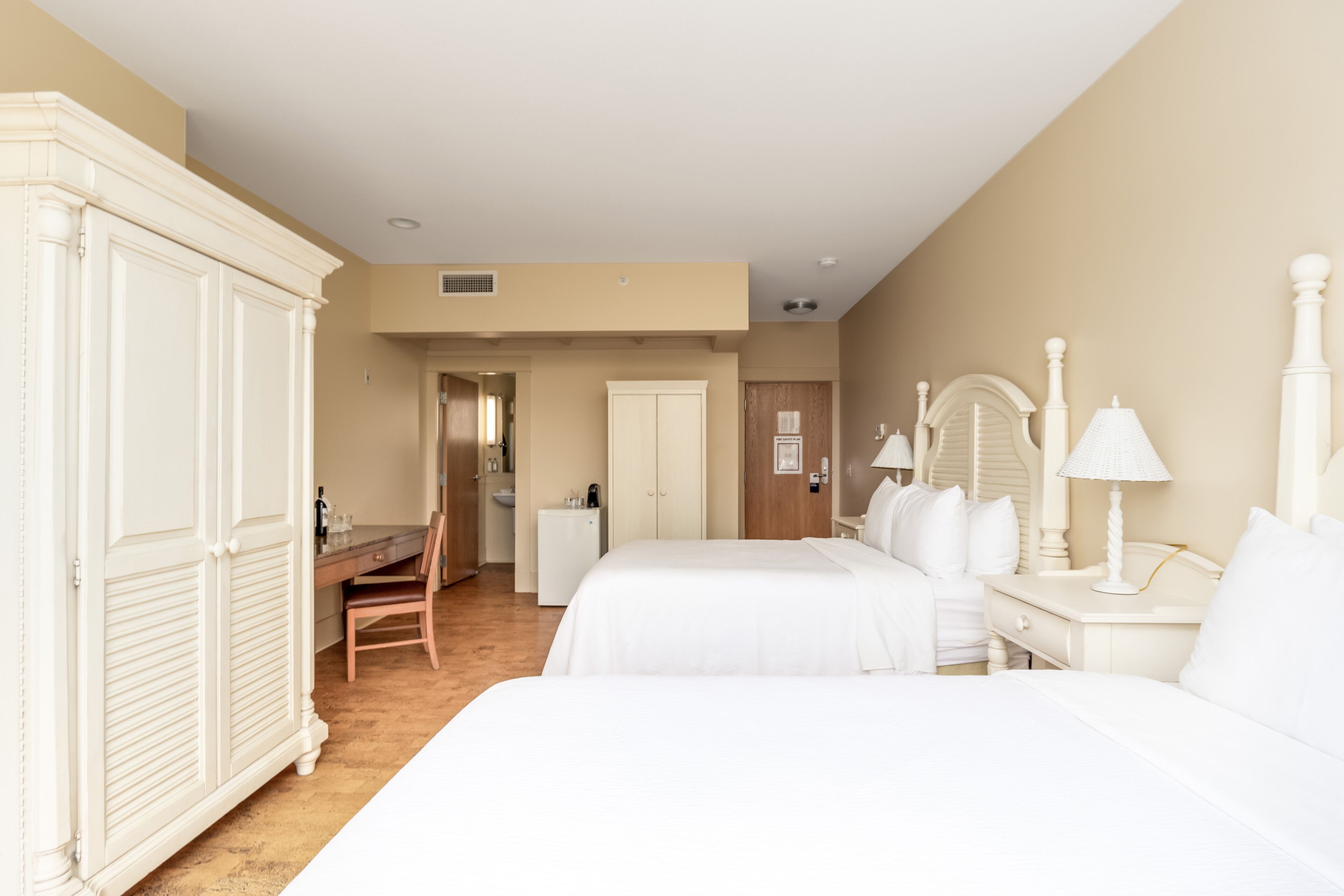 standard room, 2 queen beds (arms) | 1 bedroom, premium bedding, pillow-top beds, minibar