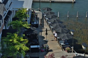 2 restaurants, breakfast, lunch, dinner served; Fusion cuisine