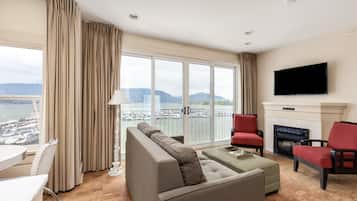 Luxury Suite, 1 King Bed, Lake View | Premium bedding, pillowtop beds, minibar, in-room safe