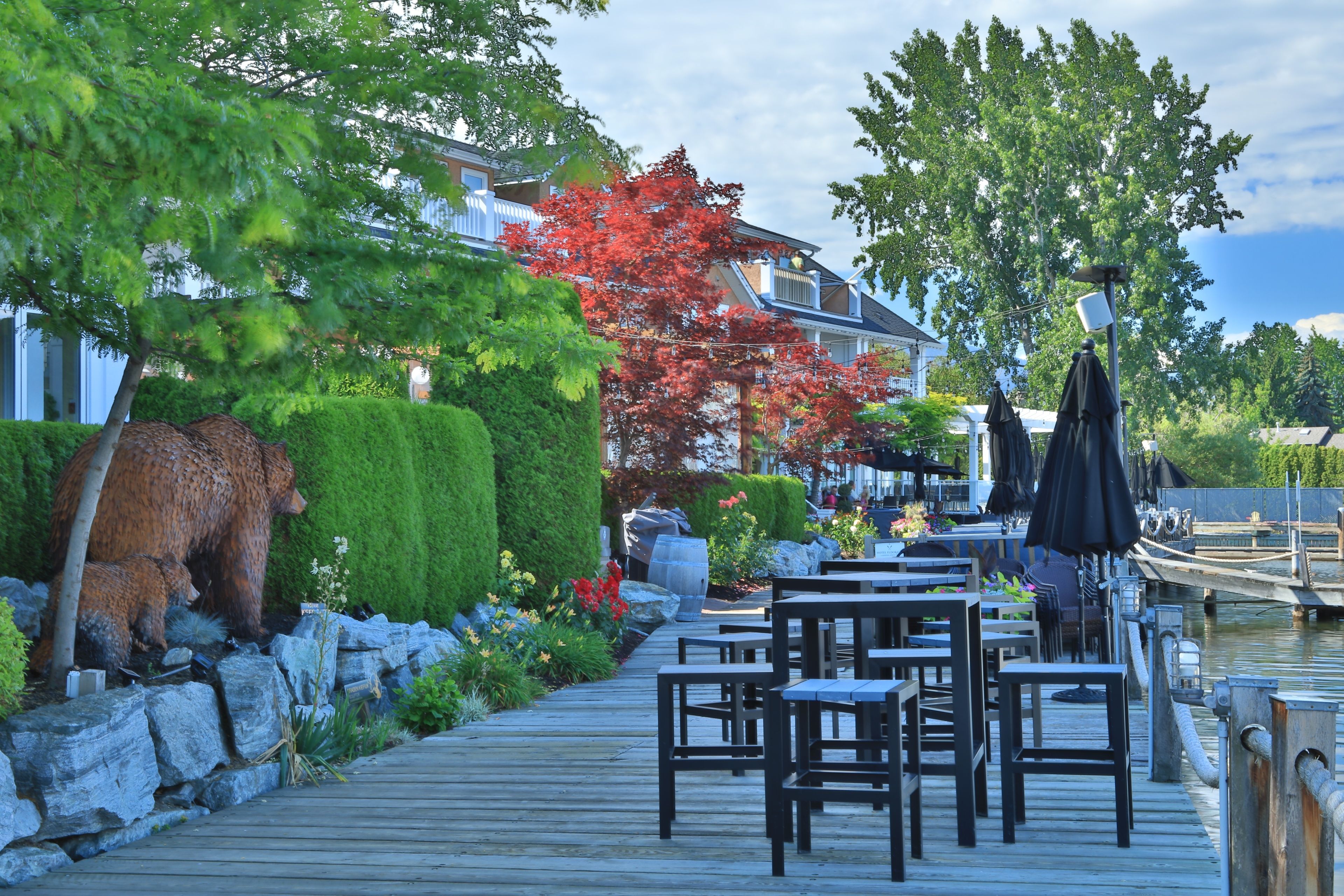 2 restaurants, breakfast, lunch, dinner served; fusion cuisine