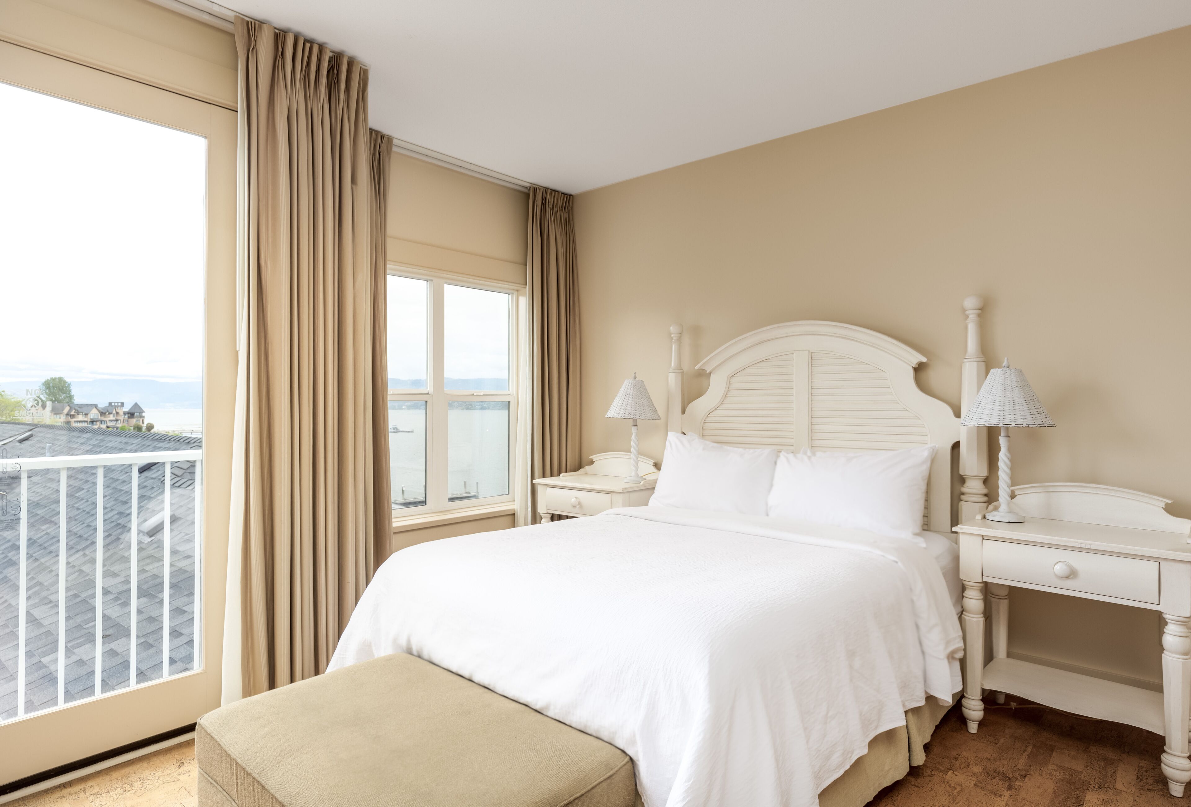 Premium bedding, pillow-top beds, minibar, in-room safe
