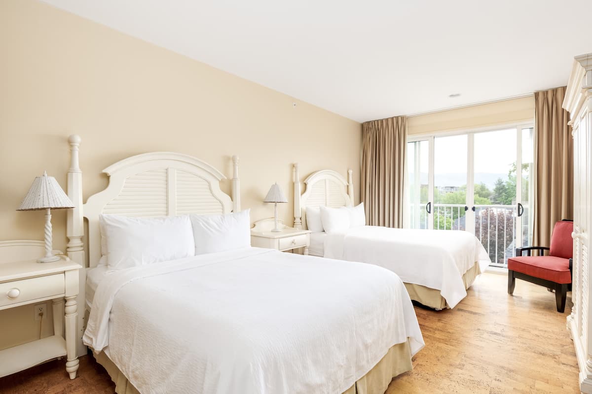 Standaard kamer, 2 queensize bedden (Arms) | Luxe beddengoed, pillowtop-bedden, een minibar, een kluis op de kamer