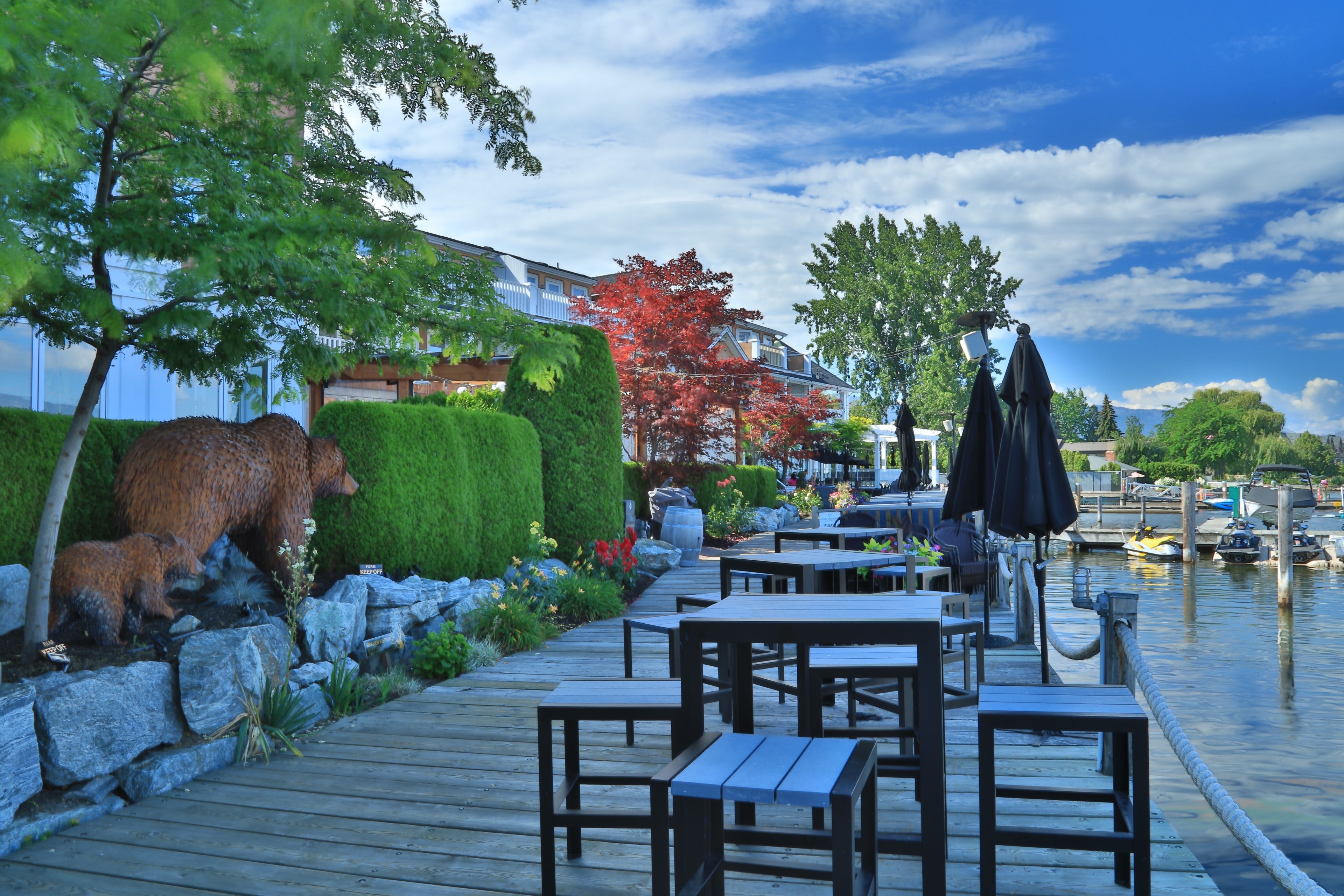 2 restaurants, breakfast, lunch, dinner served; fusion cuisine