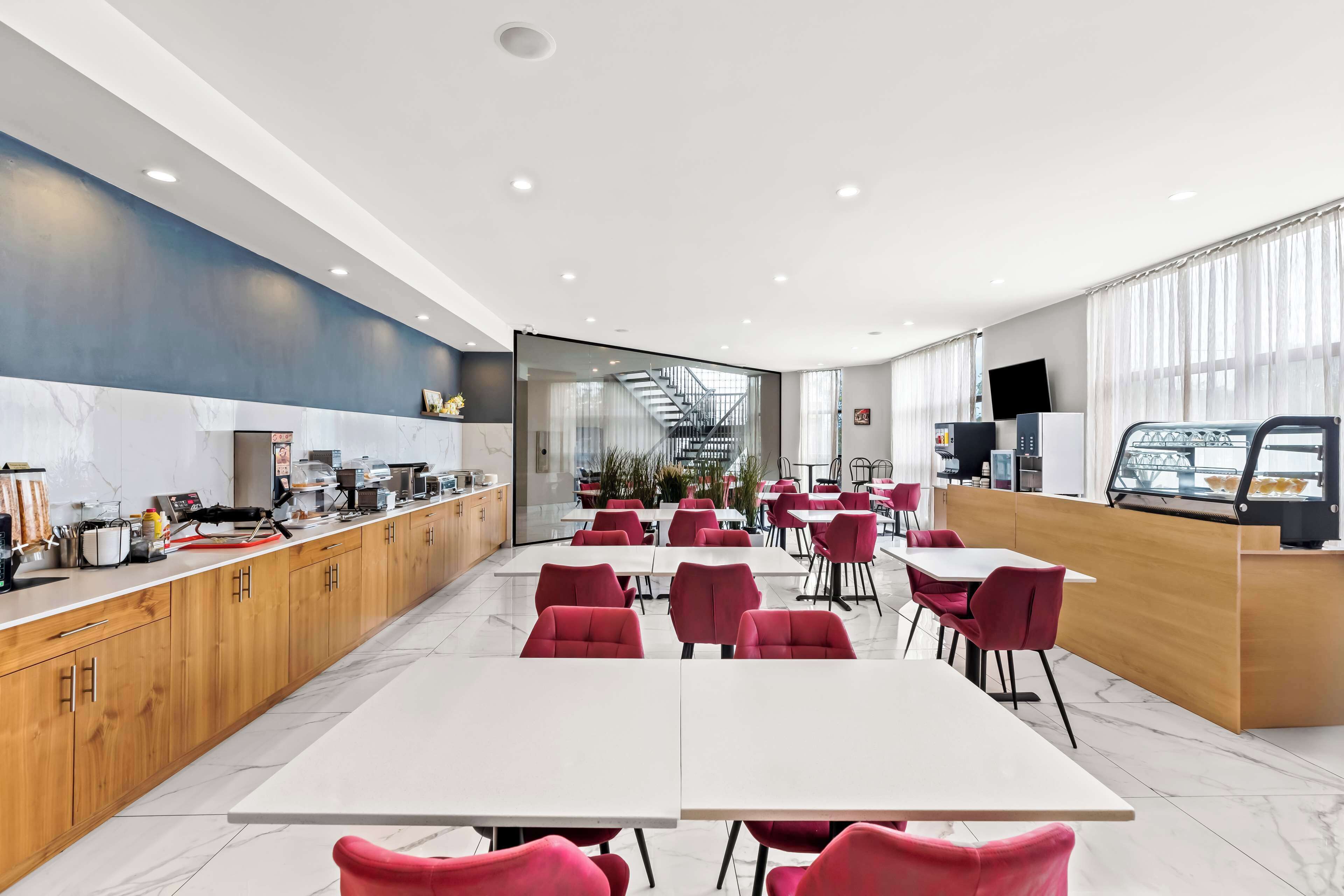 daily buffet breakfast (cad 15.95 per person)