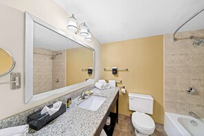 Combined shower/bathtub, deep-soaking bathtub, free toiletries