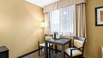 Standard Room, 1 Queen Bed, Non Smoking | Blackout drapes, iron/ironing board, rollaway beds, free WiFi
