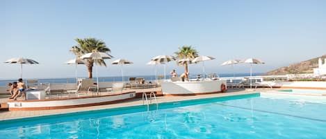 Seasonal outdoor pool, a rooftop pool, pool umbrellas, sun loungers