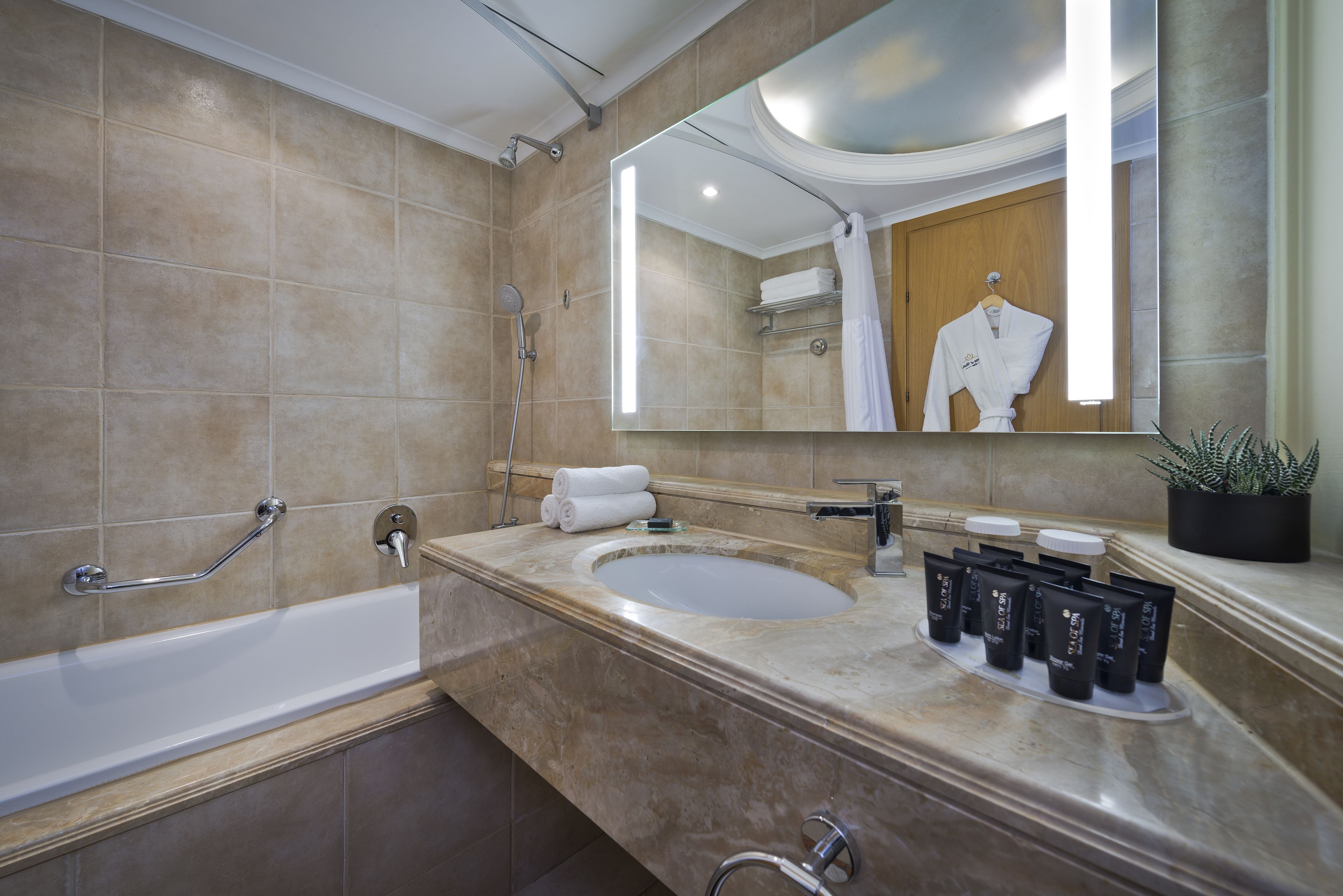 combined shower/bathtub, deep-soaking bathtub, free toiletries