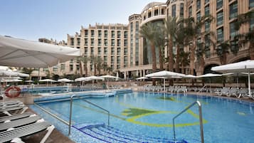 Outdoor pool, pool umbrellas, sun loungers