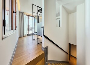 Premium Room, Terrace with Jacuzzi | Artículos del minibar gratis y caja de seguridad en la habitación 