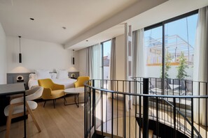 Deluxe Room, Terrace with Jacuzzi | Free minibar items, in-room safe, desk, laptop workspace - Hotel Murillo Reinoso (Seville)
