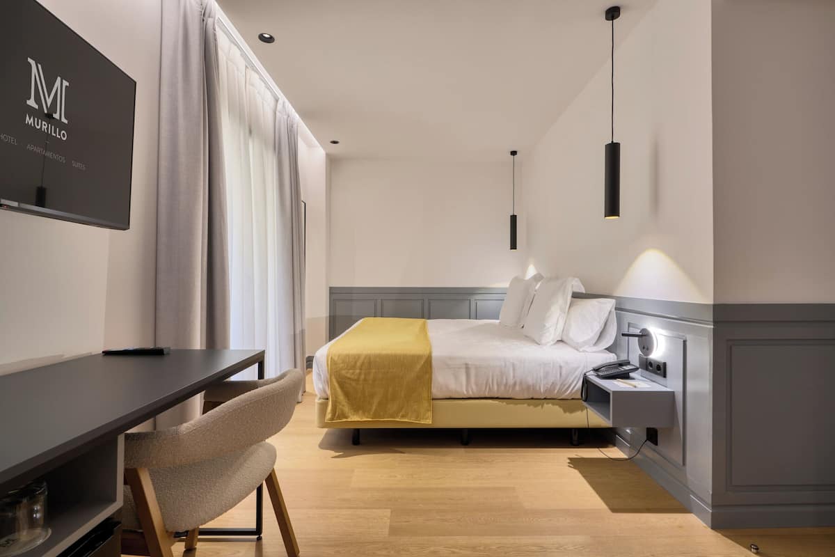 Artículos del minibar gratis y caja de seguridad en la habitación