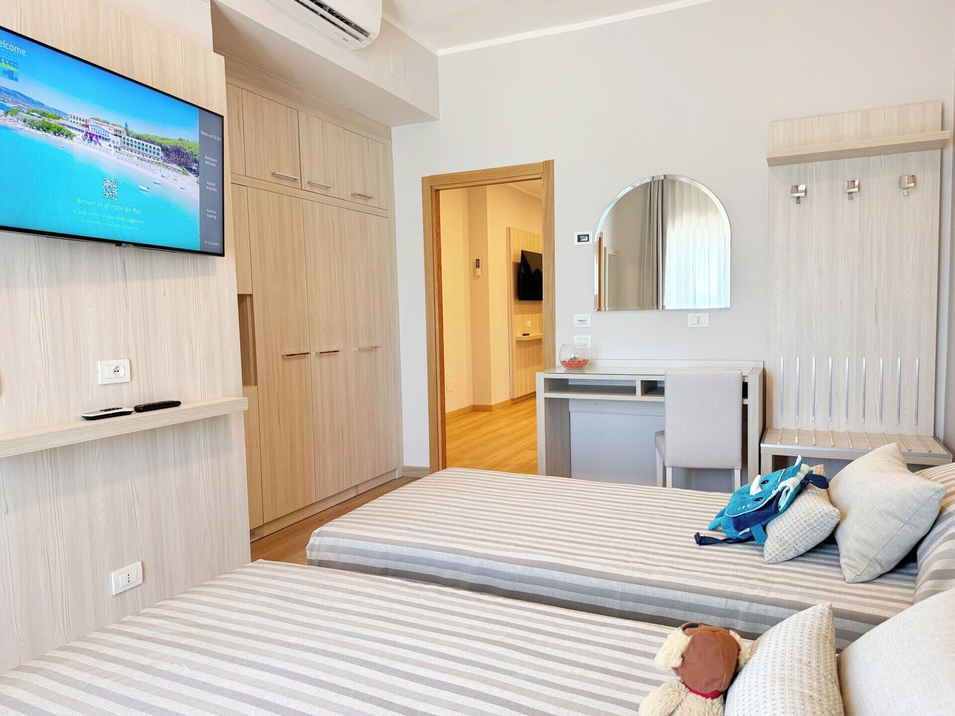 Suite exclusive, 2 chambres, 2 salles de bains, vue sur la mer | Minibar, coffre-fort, bureau, accès au Wi-Fi (inclus)