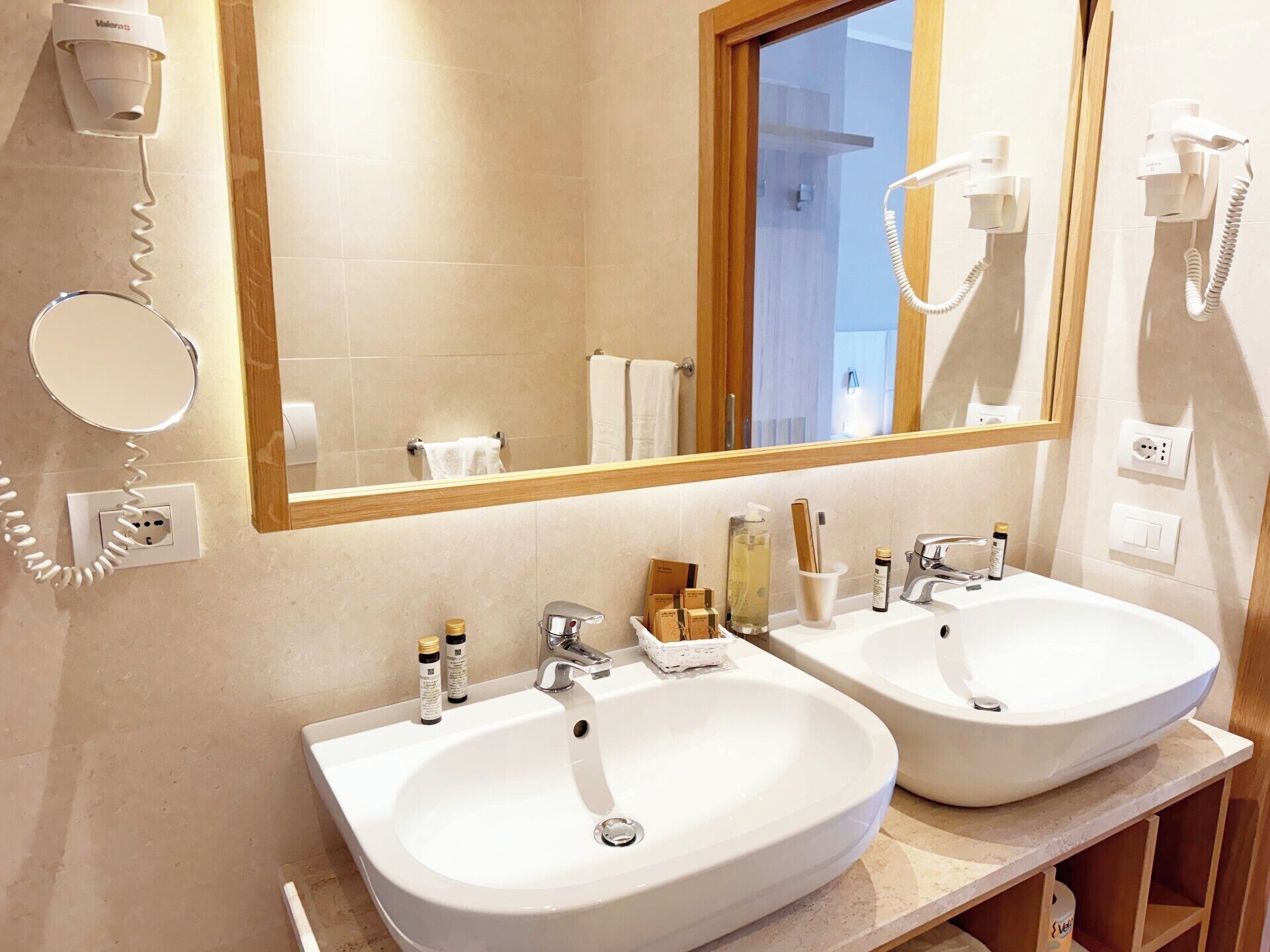 exclusive suite, 2 bedrooms, 2 bathrooms, sea view | minibar, in-room safe, desk, free wifi