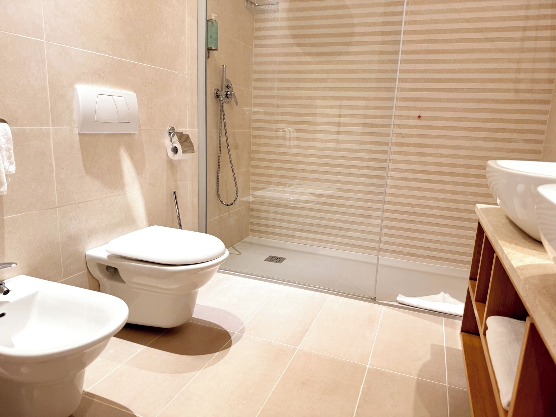 exclusive suite, 2 bedrooms, 2 bathrooms, sea view | bathroom | shower, free toiletries, hair dryer, bidet