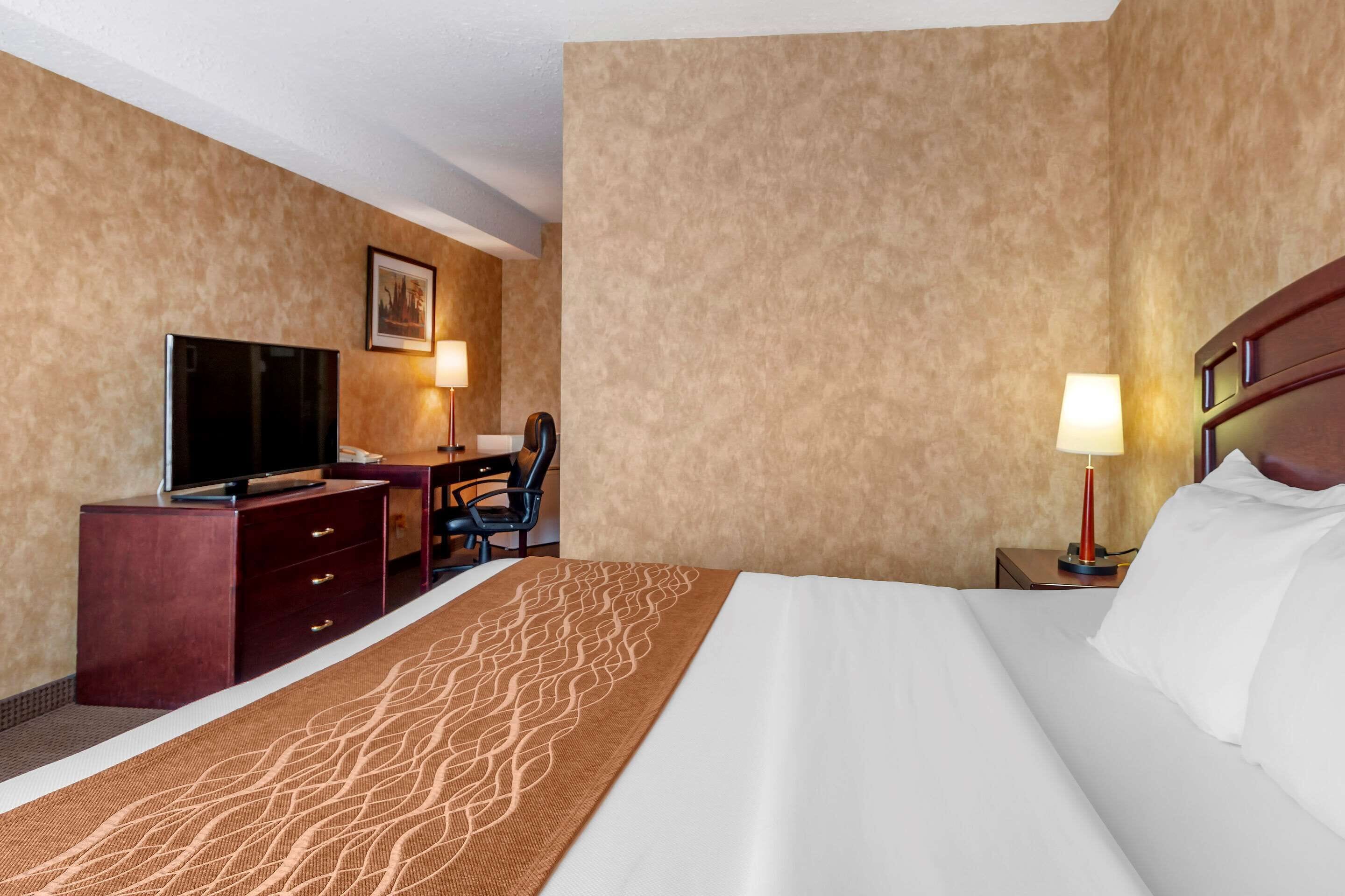 suite, non smoking | premium bedding, pillow-top beds, desk, blackout curtains