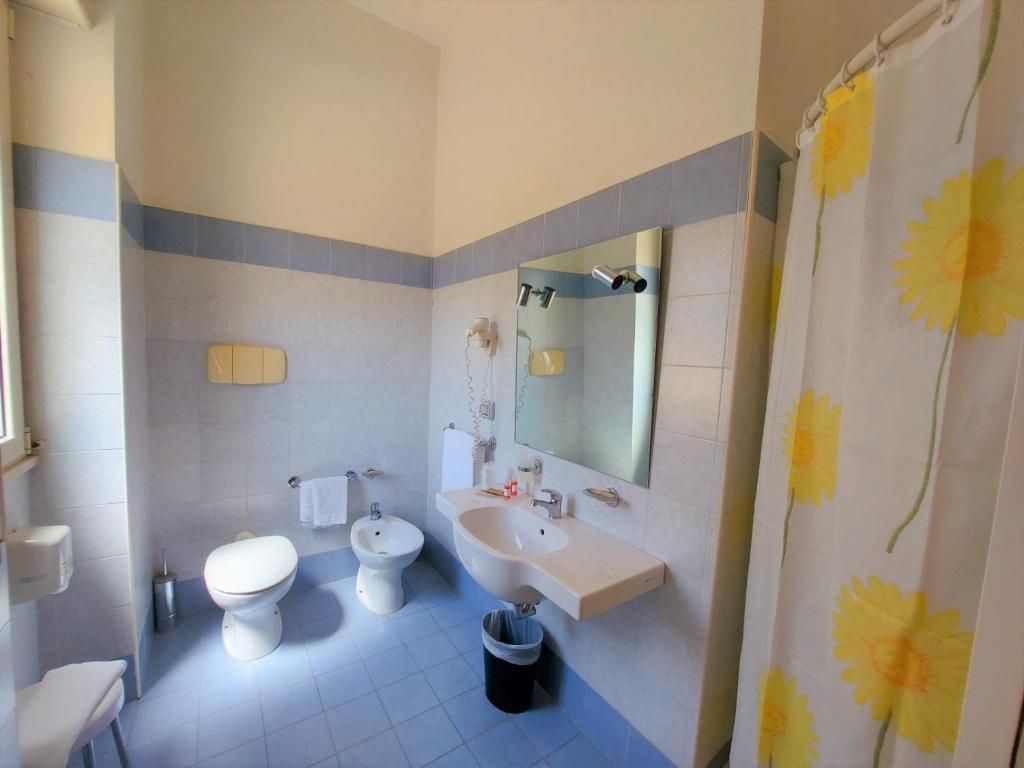 Shower, free toiletries, hair dryer, bathrobes