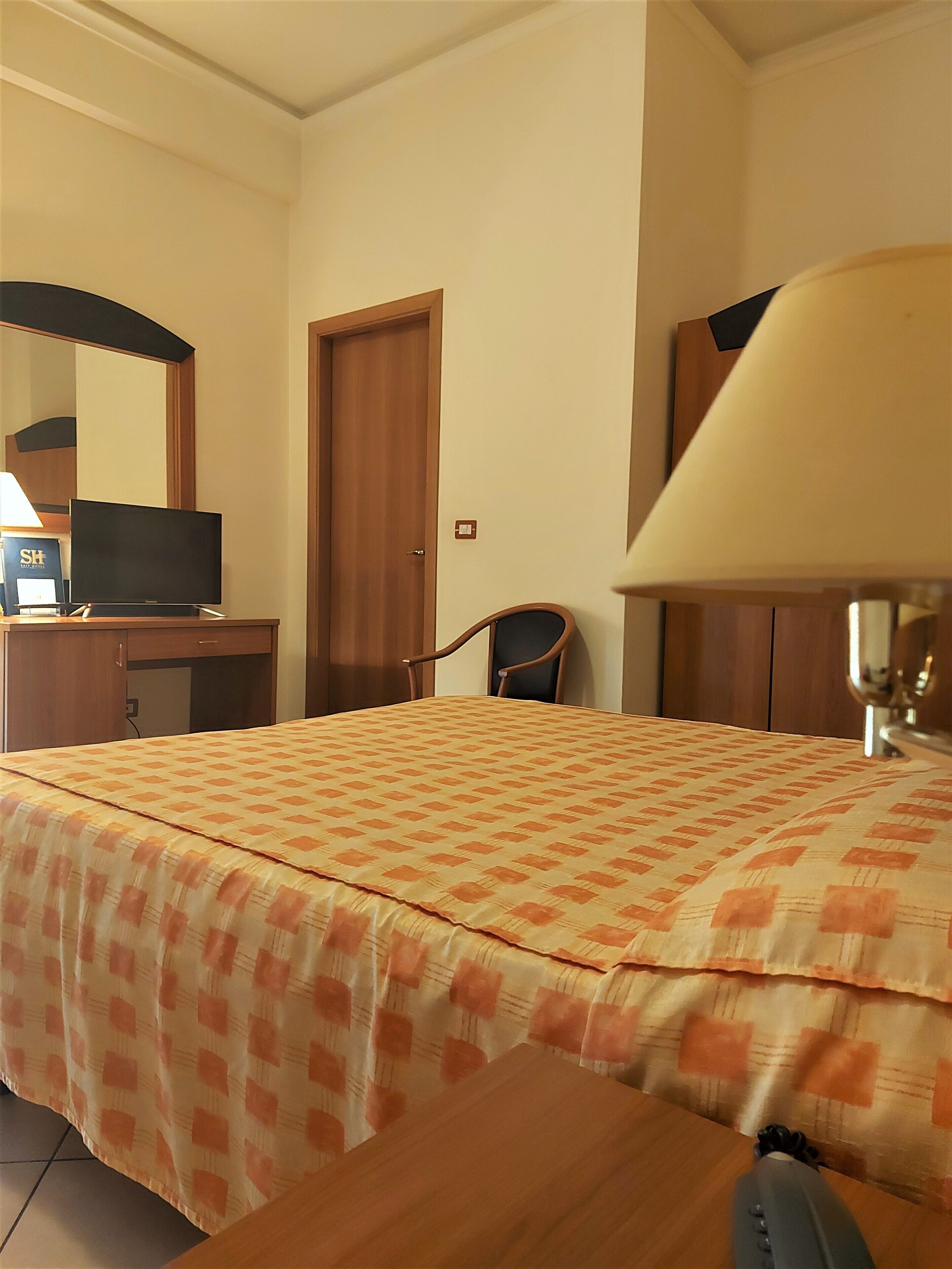 standard double or twin room, accessible, private bathroom | 10 bedrooms, minibar, in-room safe, desk