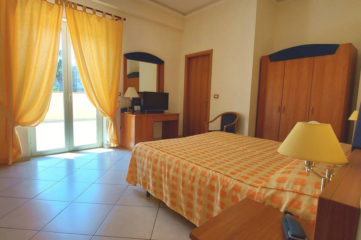 standard double or twin room, accessible, private bathroom | 10 bedrooms, minibar, in-room safe, desk