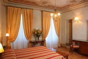 华丽双人房 | 迷你吧、熨斗/熨板、免费婴儿床