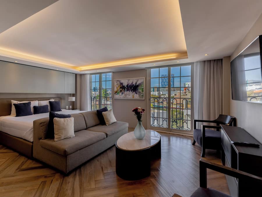 Quarto luxo, 1 cama King e sofá-cama | Frigobar, cofres nos quartos, escrivaninha, cortinas blackout