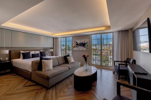 Isaaya Hotel Boutique by WTC