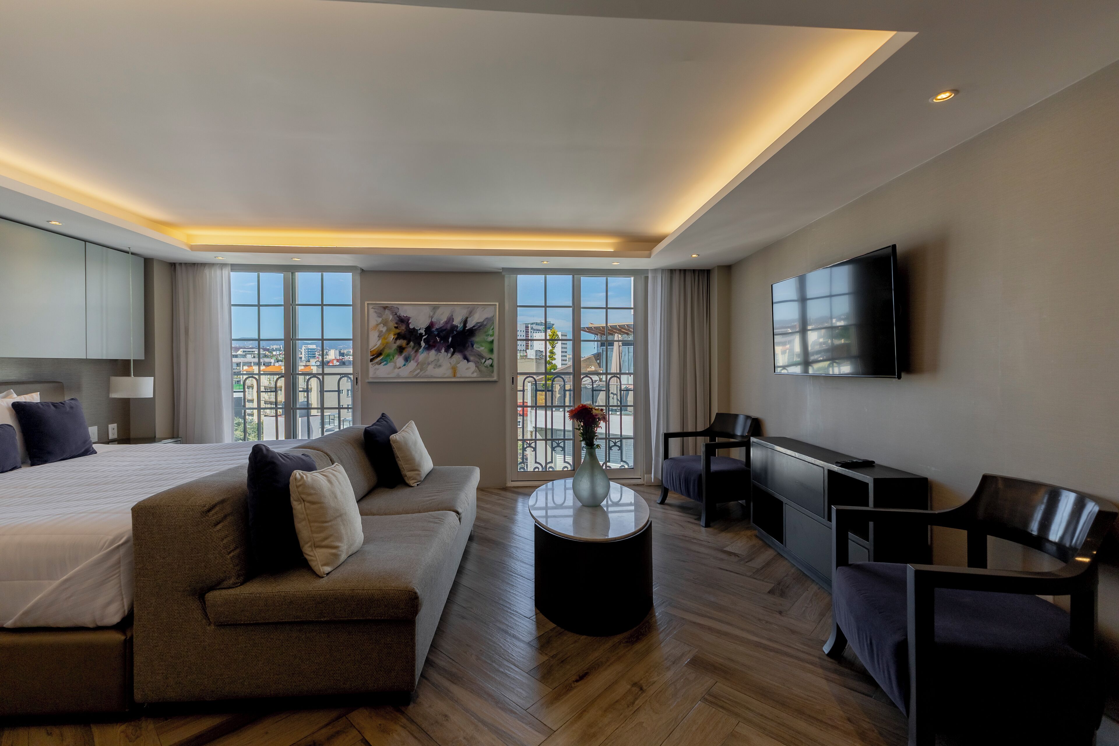 Habitación Deluxe, 1 cama de matrimonio grande con sofá cama | Minibar, caja fuerte, escritorio y cortinas opacas