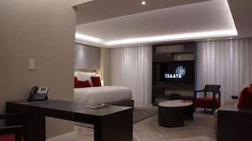 Rom – deluxe, 1 kingsize-seng med sovesofa | Minibar, safe på rommet, skrivebord og blendingsgardiner