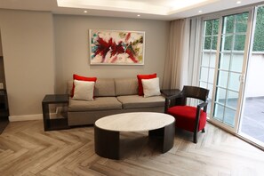 Junior Suite with Balcony or Terrace | Minibar, in-room safe, desk, blackout curtains - Isaaya Hotel Boutique by WTC (Mexico City)