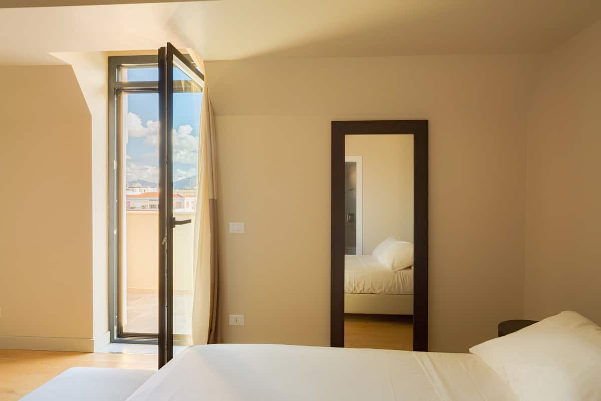 deluxe double room, balcony | 1 bedroom, minibar, in-room safe, desk