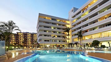 2 outdoor pools, pool umbrellas, sun loungers