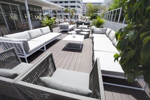 Breakfast and dinner served