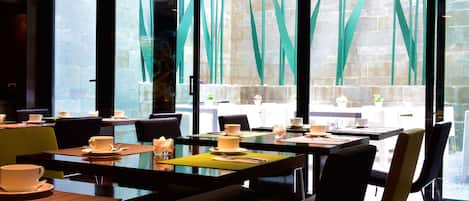 Buffet déjeuner (16 EUR par personne)