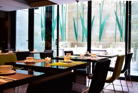 Colazione a buffet, servita tutte le mattine (16 EUR a persona)